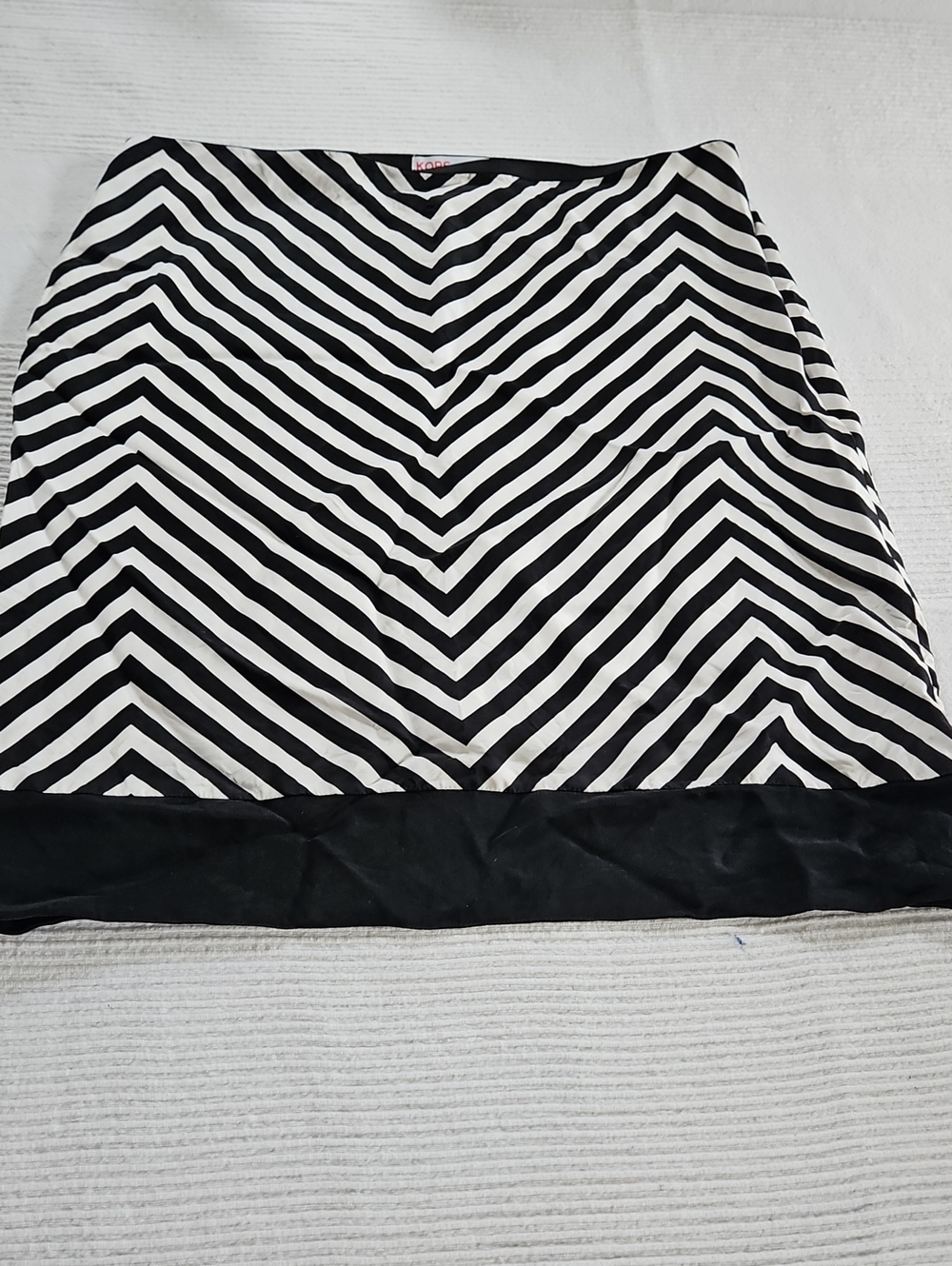 Kensie Black & White Chevron Mini Skirt